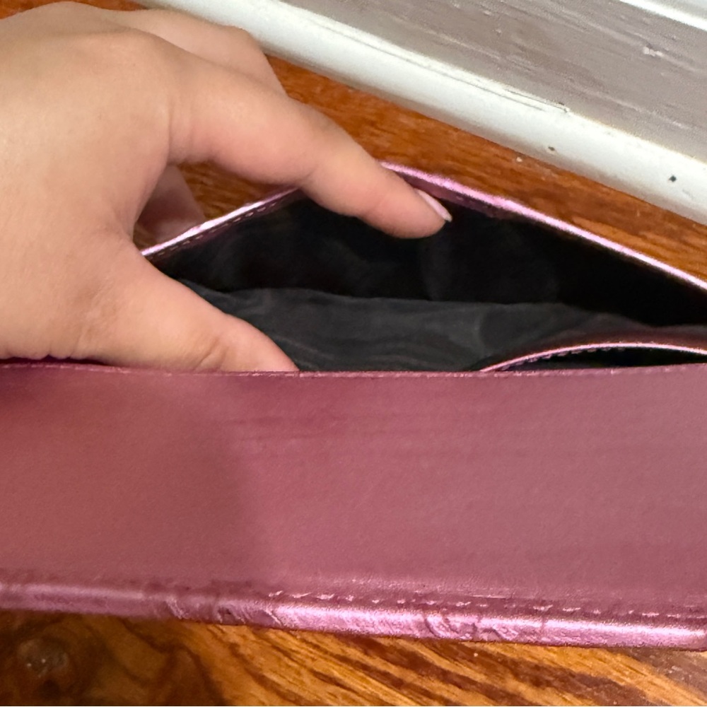 Gucci Pink Metallic Embossed Wallet - Picture 11 of 15